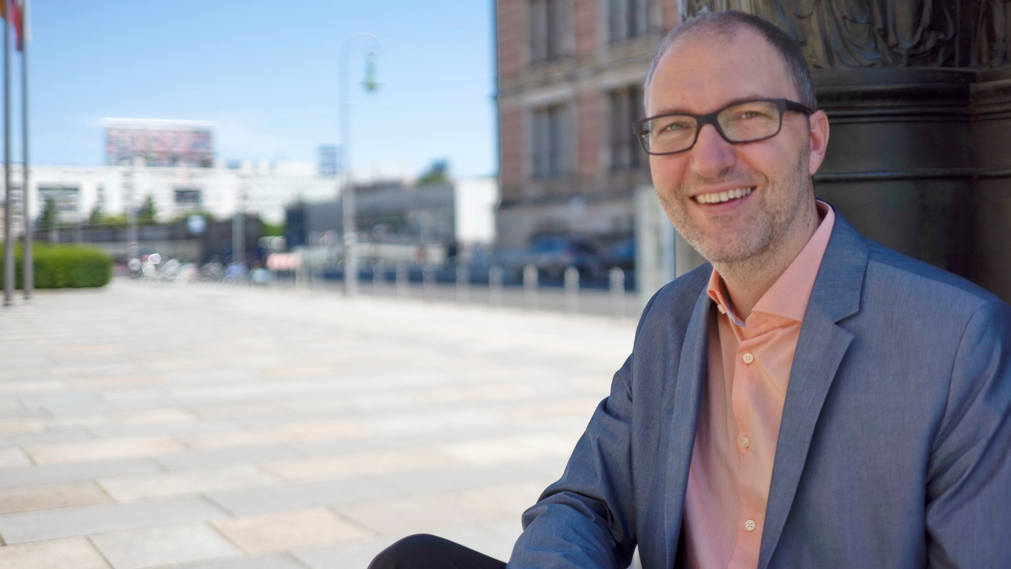 Buchholz vor dem AGH_16x9 Daniel Buchholz SPD